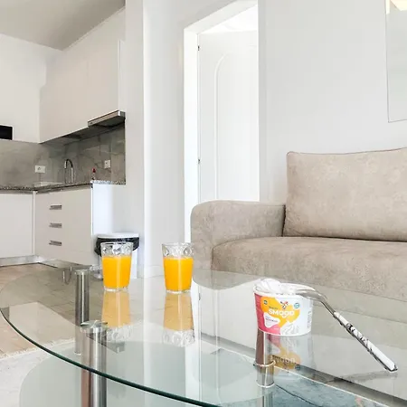 아파트 Vila Olivia 701 *